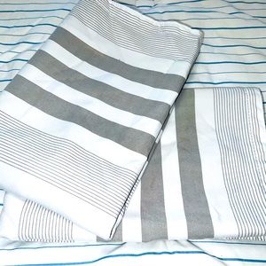 Thomasville Pair of 2 Gray and White Pillow Shams, New, w/o tags, Standard Size